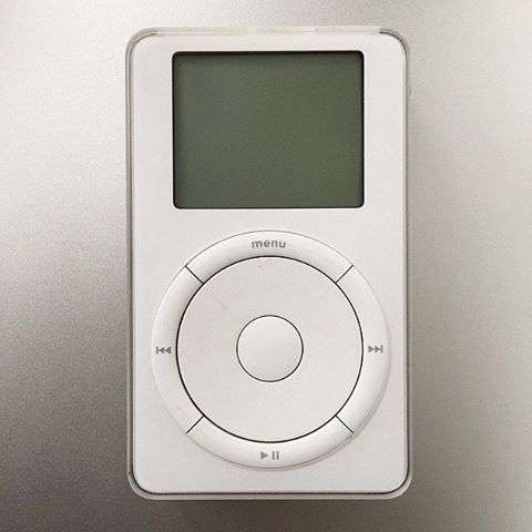 The device that brought 1000 songs to your pocket #ipod #framedtech #art #gadgetstore #gaming #makers 🕹💾💻📱