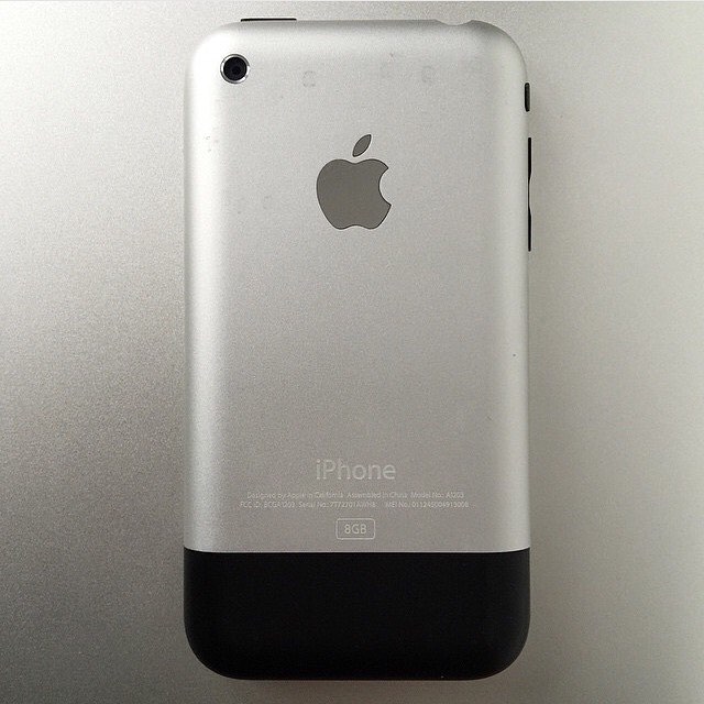 #tbt 1st Generation iPhone 8GB #framedtech #art #gadgetstore #gaming #makers #makerssummit 🕹💾💻📱