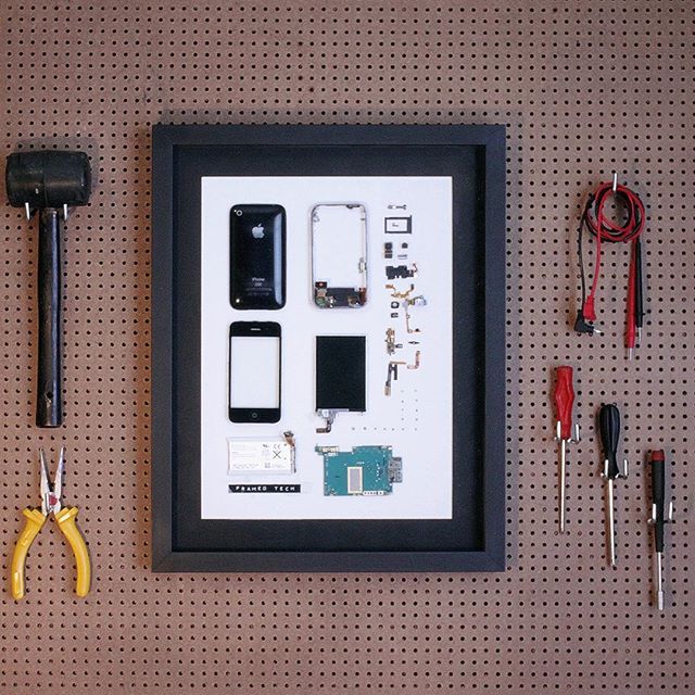 📱📱🍎 #framedtech #3gs #iphone #classic #frames #apple #art #technology #gadget Buy yours now www.framedtech.com